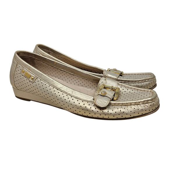 Stuart Weitzman 9 Gold Leather Perforated Loafer Flat Preppy Coastal Career